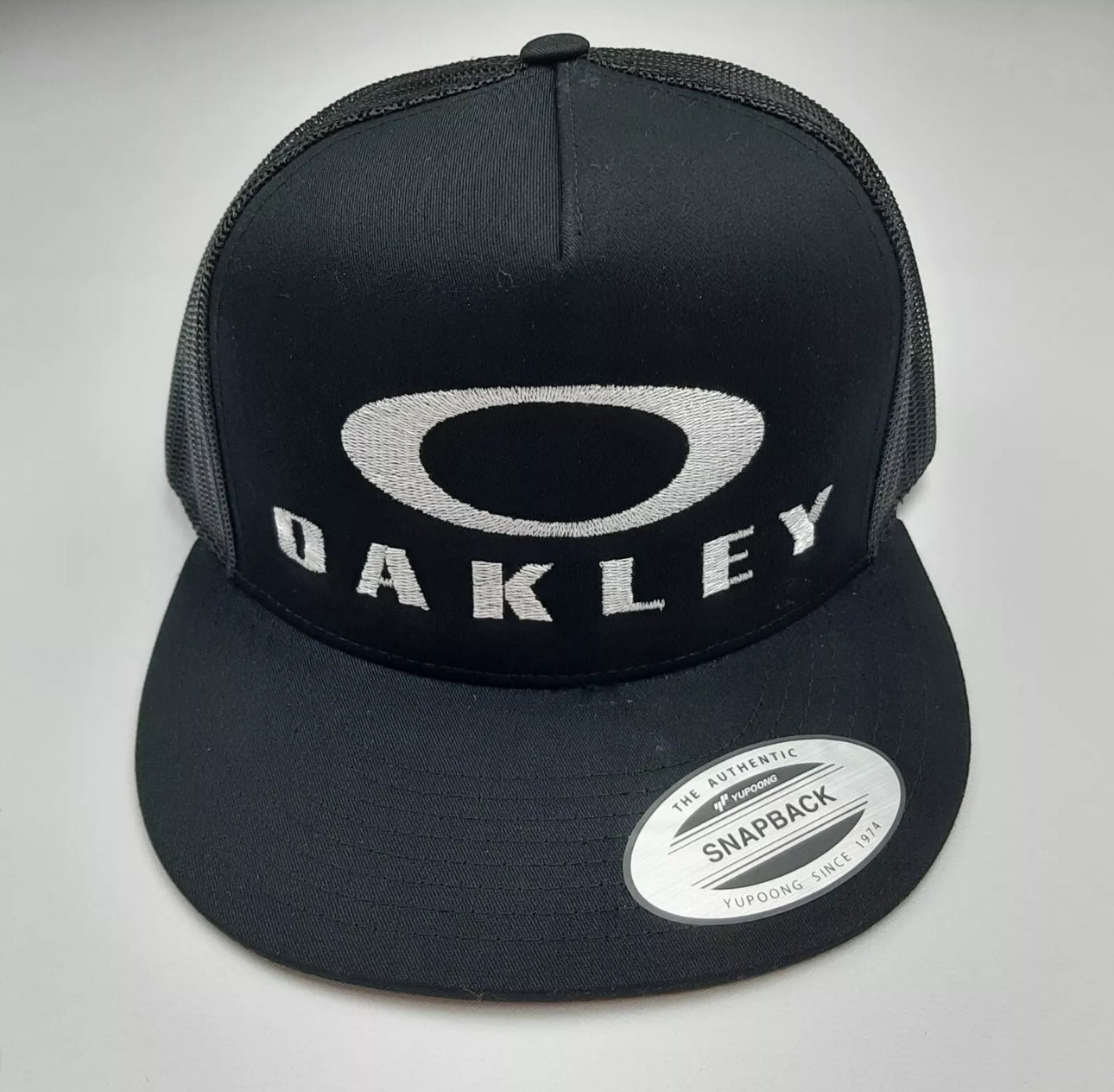 Gorra de béisbol Oakley Flat Bill Mesh Snapback bordada, color negro